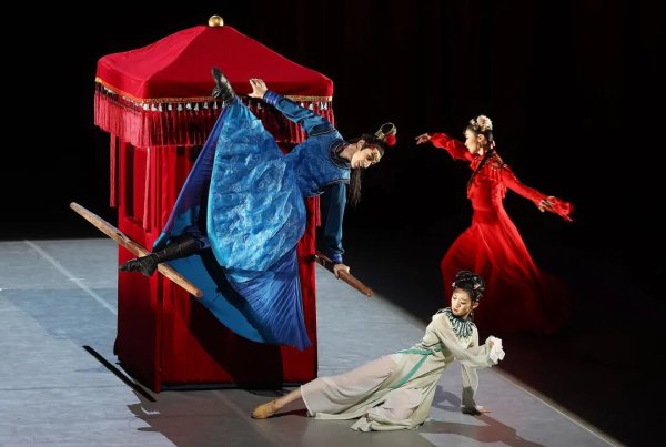 九五配资 十四艺节·文华艺苑 | 当代舞台这样讲红楼梦故事